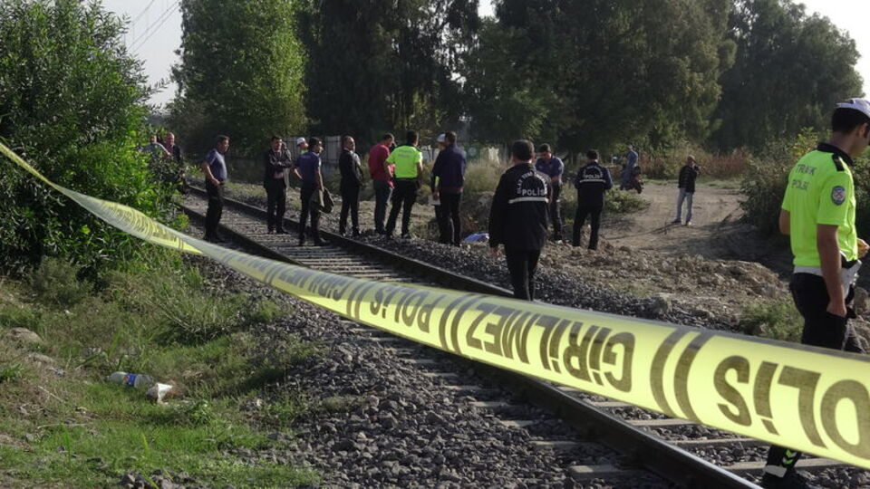 Hemzemin geçitte cep telefonu faciası!