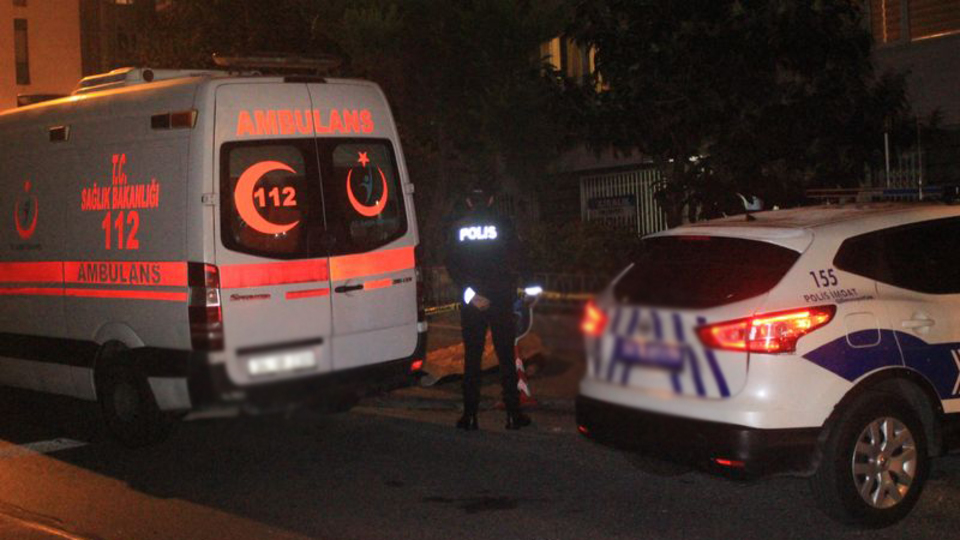 Beşiktaş'ta kaldırımda şüpheli ölüm