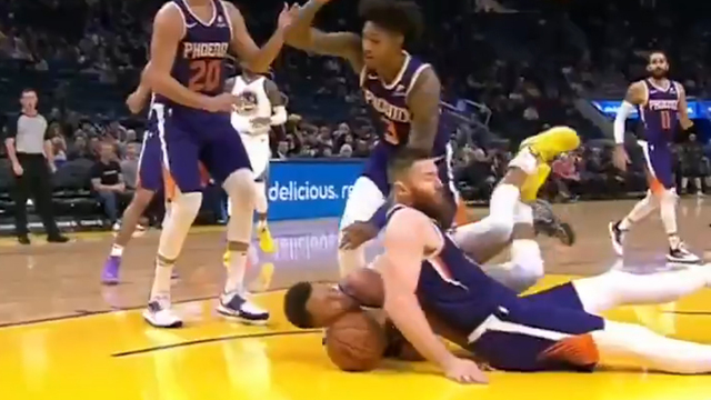 NBA'de şok! Eli kırıldı
