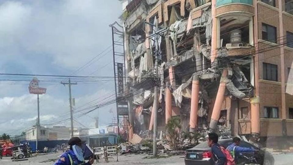 Filipinler 6,5'le sallandı! Otel çöktü