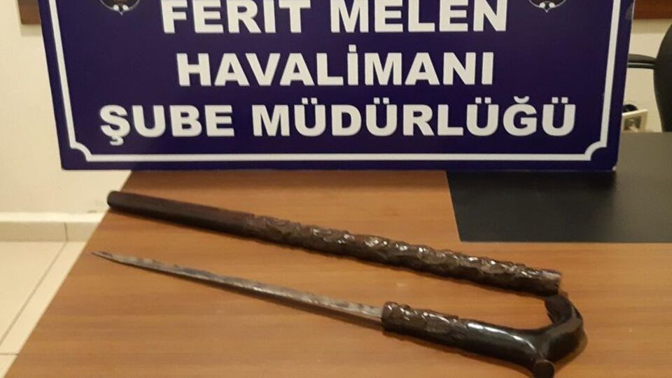 Polis böyle fark etti! Havalimanı kontrollerinde ortaya çıktı