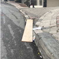 Tahta ile kayarken minibüsün altında kaldı!