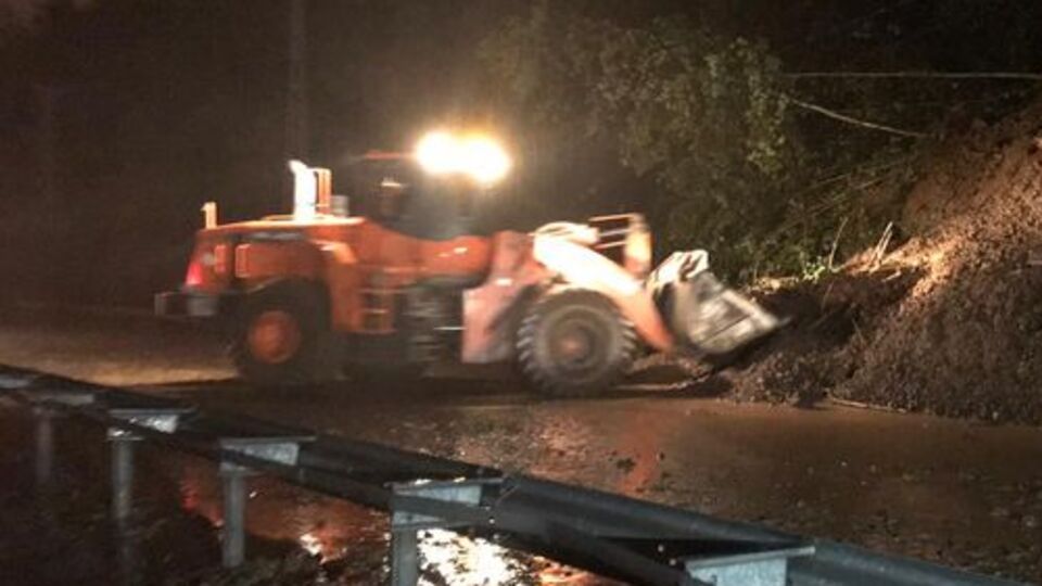 Sağanak vurdu... Ulaşıma kapandı