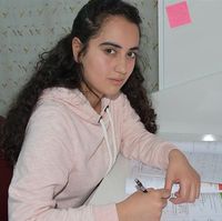 Lösemiyi yenen genç kız hastalara umut oldu