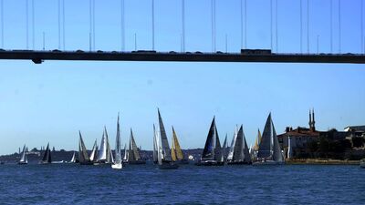Yelkenliler, İstanbul Boğazı'nda kıyasıya yarıştı
