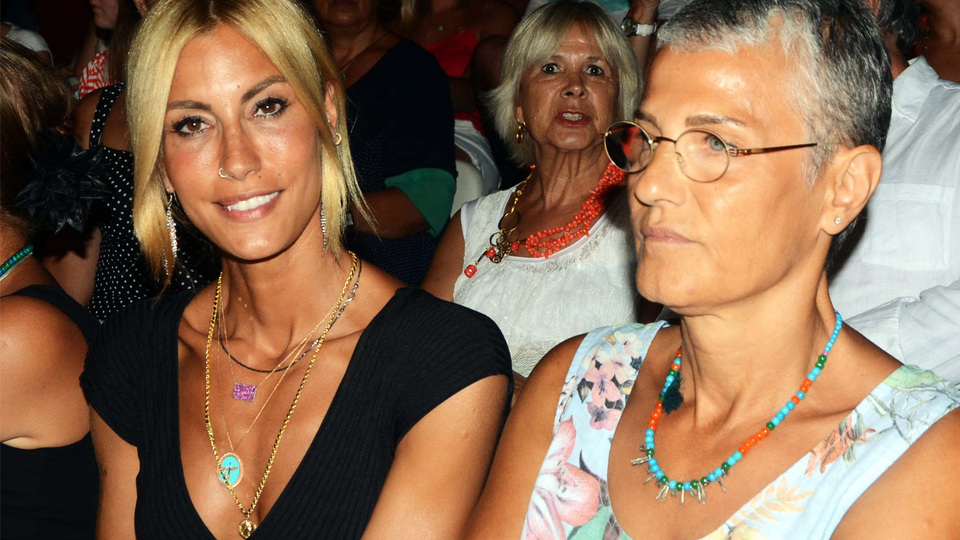 "Seni gururlandırmak için yaşıyoruz annem"