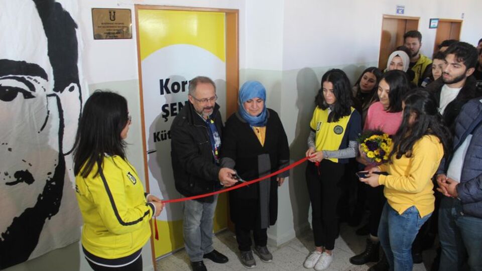 Koray Şener için bir kütüphane daha