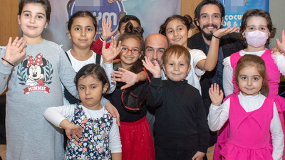Çukur oyuncuları Alışveriş Şenliği'nde çocuklarla buluştu
