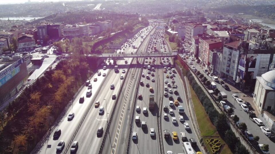 Haliç'teki kaza E-5'te trafiği kilitledi