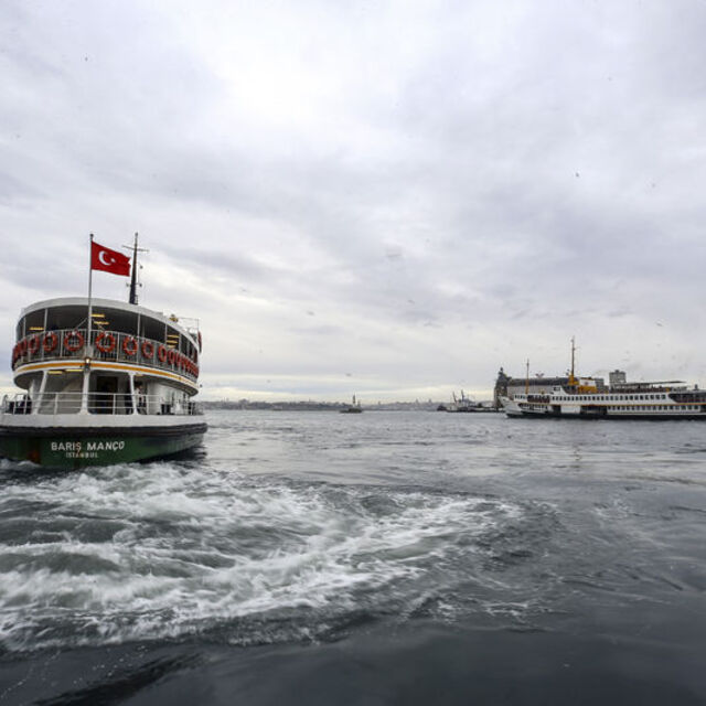 Boğaz trafiği kapatıldı, vapur seferleri iptal