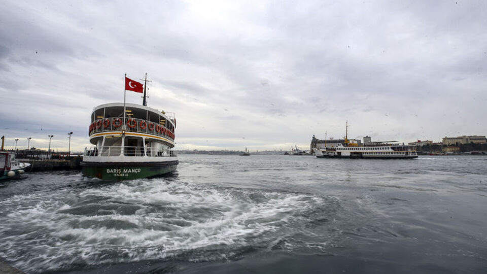 Boğaz trafiği kapatıldı, vapur seferleri iptal