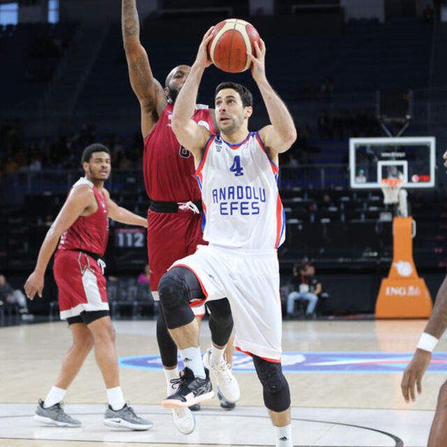 Anadolu Efes farklı kazandı