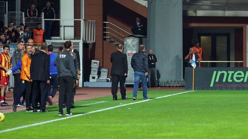 Sergen Yalçın kırmızı kart gördü