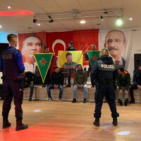 PKK yandaşları CHP'nin etkinliğini bastı!