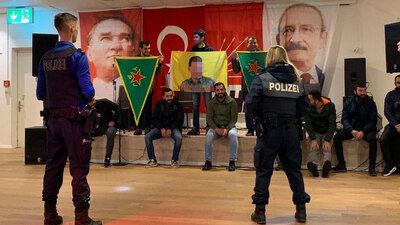 PKK yandaşları CHP'nin etkinliğini bastı!