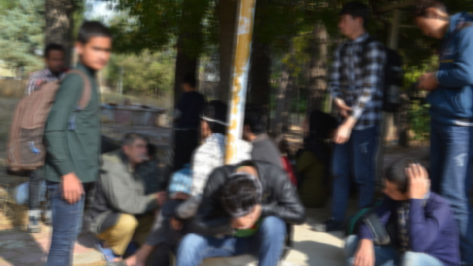 İzmir'de 42 Afgan göçmen yakalandı