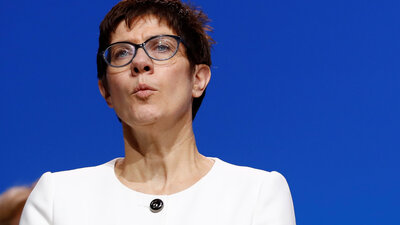 Merkel ile halefine erkek hücumu