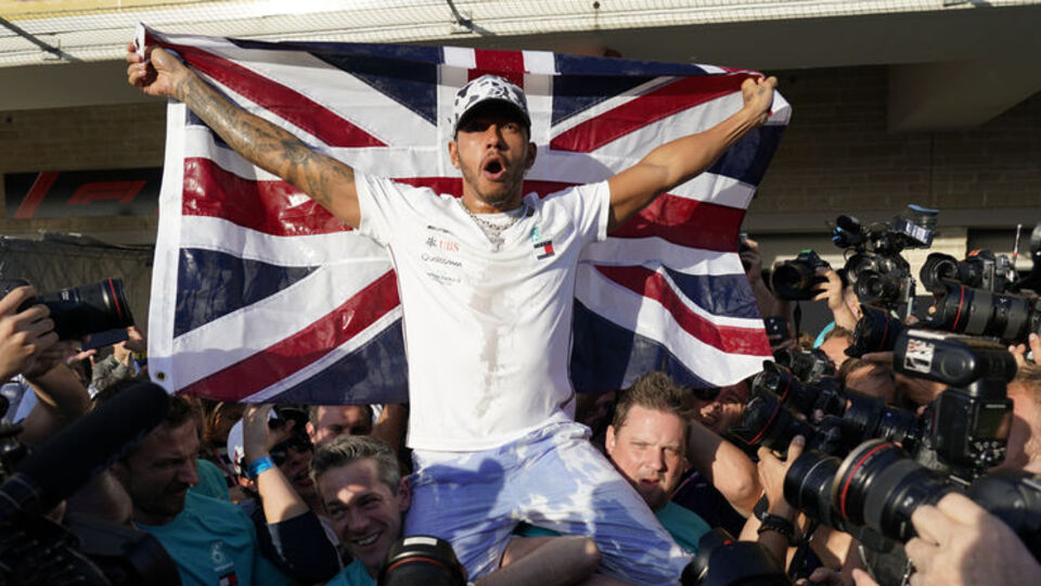 Hamilton'ın önünde yalnızca Schumacher kaldı