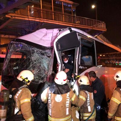Polisleri taşıyan araç kaza yaptı: 3 polis ağır yaralı