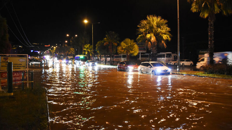 Bodrum'u sağanak vurdu!