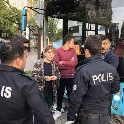 Halk otobüsünde olay! Anne oğul neye uğradığını şaşırdı