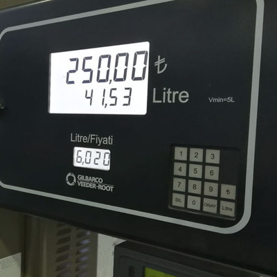 Dolardaki düşüş akaryakıta neden yansımıyor?