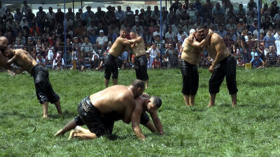 Er meydanında gülümseten görüntü!