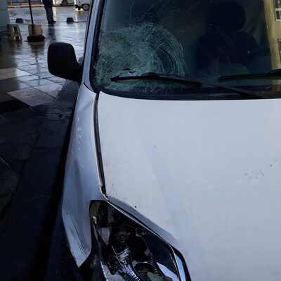 Çarpıp kaçan sürücü kırık far parçasından yakalandı