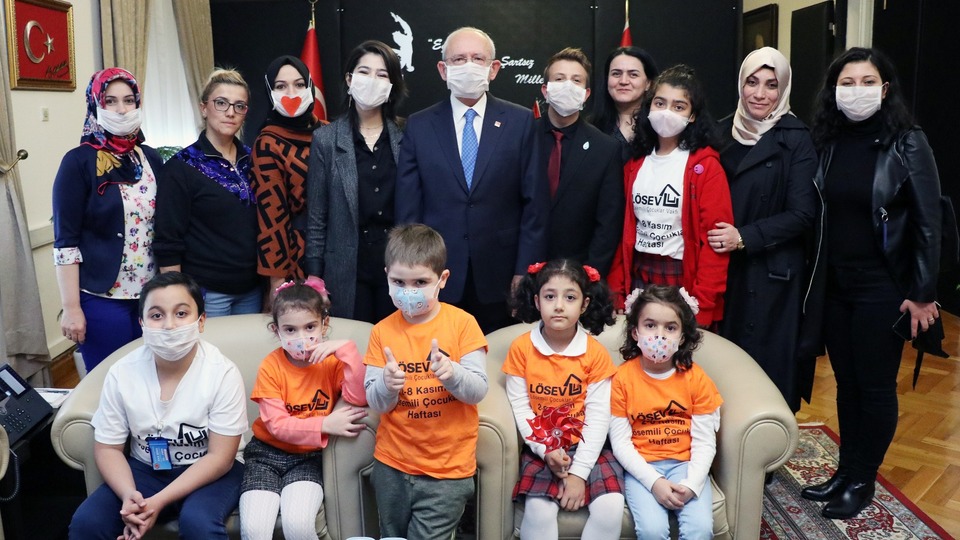 CHP Lideri lösemili çocuklarla