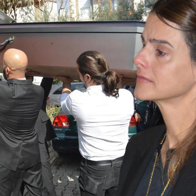 Acılı gününde, eski sevgilisini yalnız bırakmadı