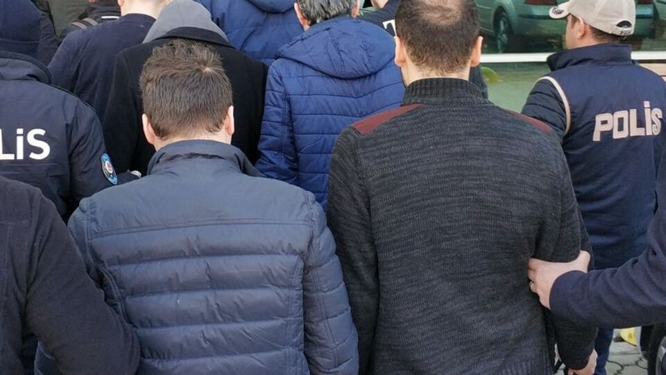 İzmir merkezli 3 ilde FETÖ operasyonu