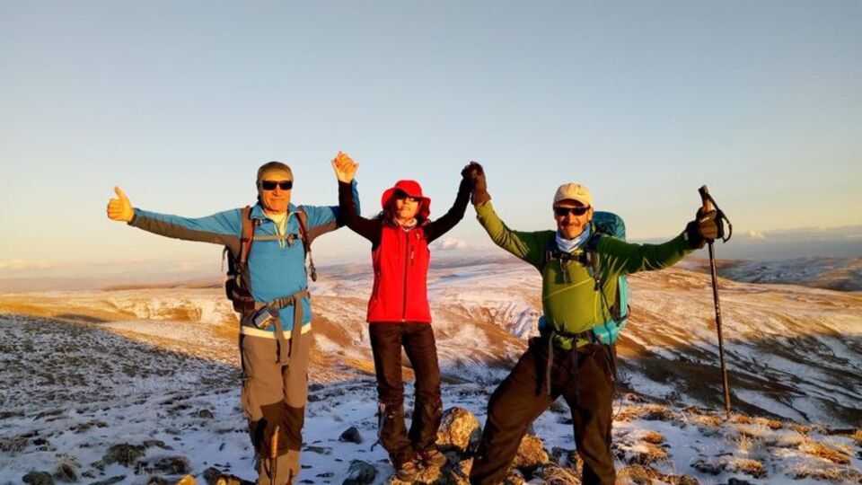 Zirvede Türk bayrağı açtılar