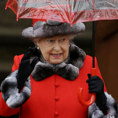 Kraliçe Elizabeth sonunda giymeyi bıraktı!
