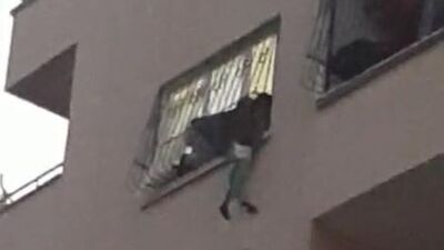 10 yaşındaki ağabeyi kahramanı oldu!