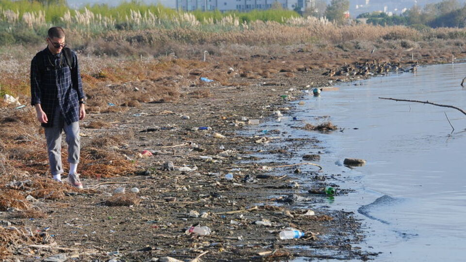 İzmit'te su kuşlarının göç yolu kirlendi