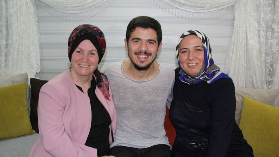 Lösemiyi yenen genç hastalara "umut" olmak istiyor
