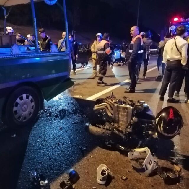 Cenaze aracına motosiklet çarptı: 5 yaralı