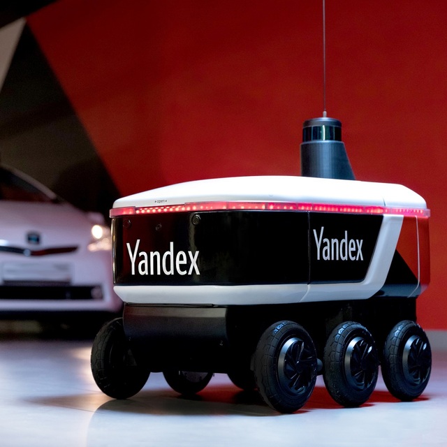 Otonom teslimat robotu işbaşında