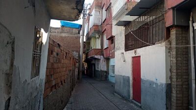 Evlat vahşeti! Babasının boğazını kesti