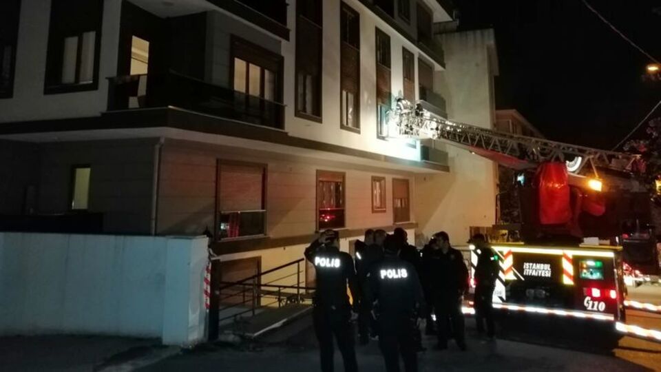 İstanbul'da kapalı otoparkta araç yangını