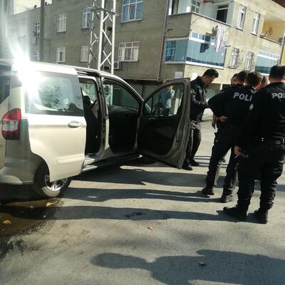 Cezaevi yolunda şok! 17 yaşındaki çocuğun yaptığına bak