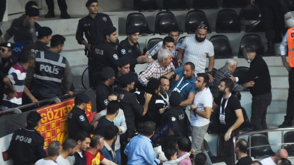 İzmir derbisinde olay çıktı