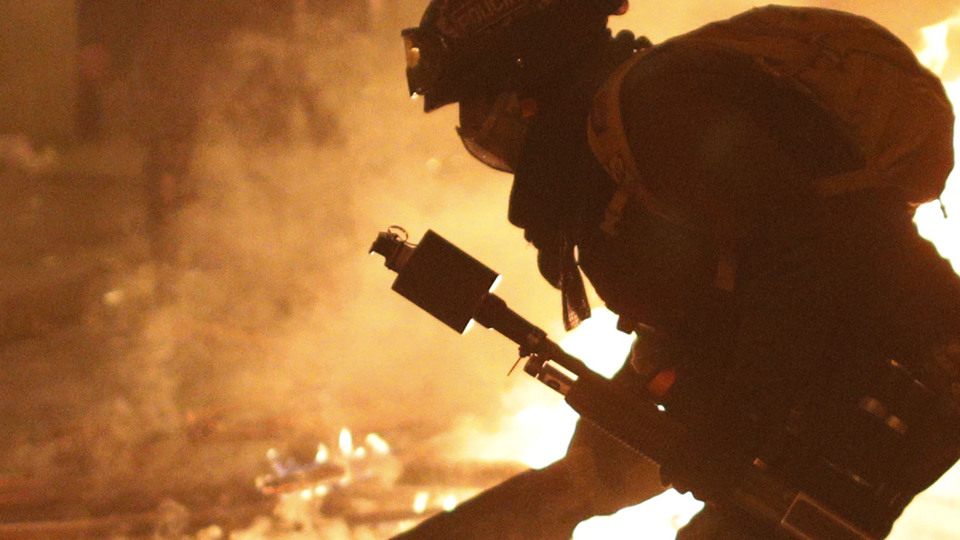 Polis de göstericilerin safına geçti