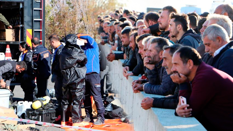 Antalya'da ölen aile Erzurum'da toprağa verildi