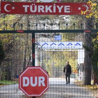 İki ülke arasında kaldı