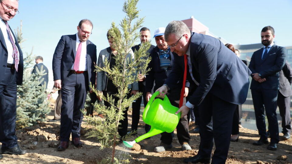 Sağlık Bakanlığı 3 bin fidanla "Geleceğe Nefes" oldu