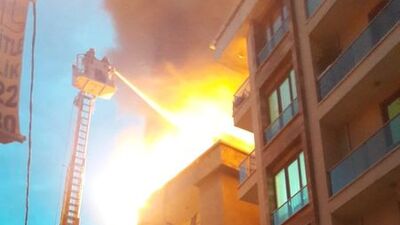 Esenyurt'ta korkutan çatı yangını