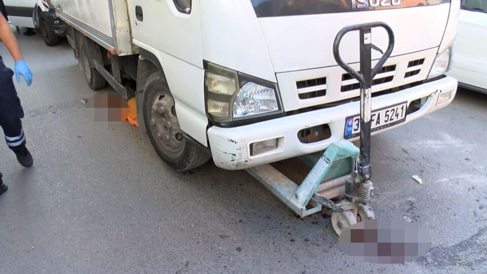 Kamyonetin alında kaldı