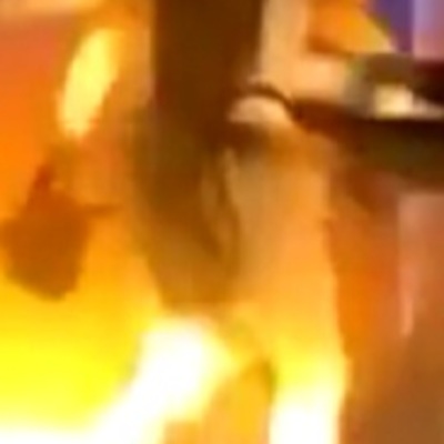 Sahnede bıçaklı saldırı