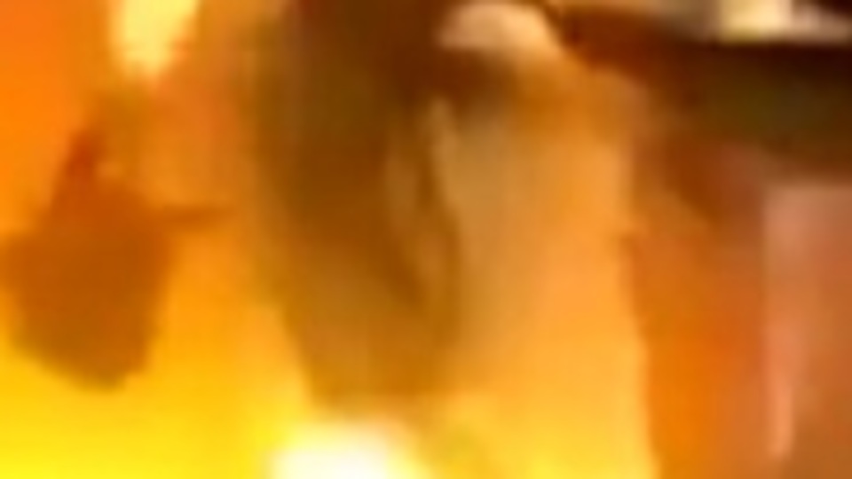 Sahnede bıçaklı saldırı